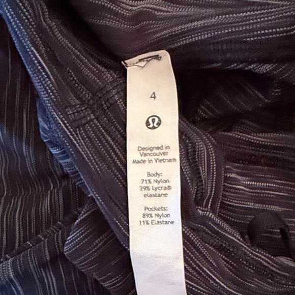 lululemon athletica leggings, patterned gray/black, size 4 - Picture 5 of 5